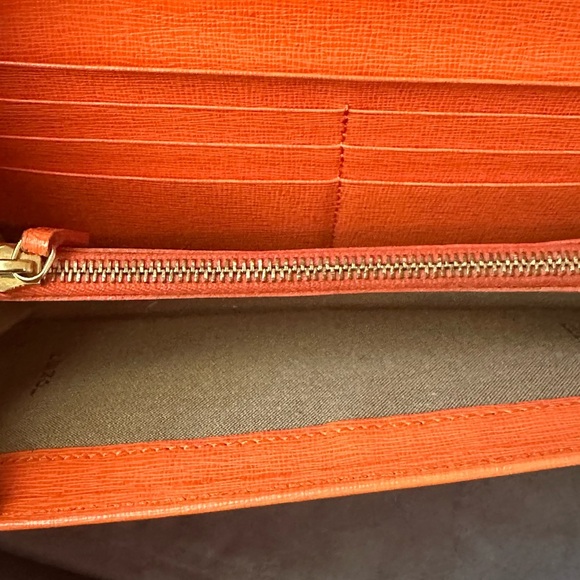 FENDI Wallet Crayon Orange Leather Authentic - Picture 10 of 14